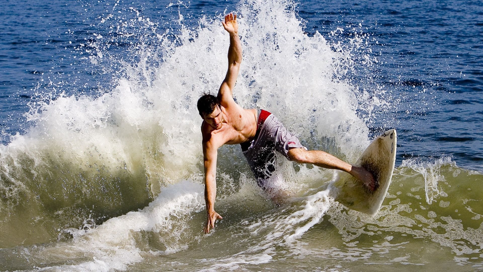 中国足球国家队技术战术演练成效明显，中国足球技术档案